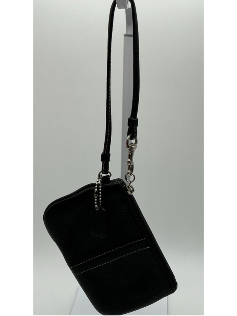 Vintage Y2K Coach Black Pebbled Leather Wristlet Contrast Stitching Hangtag